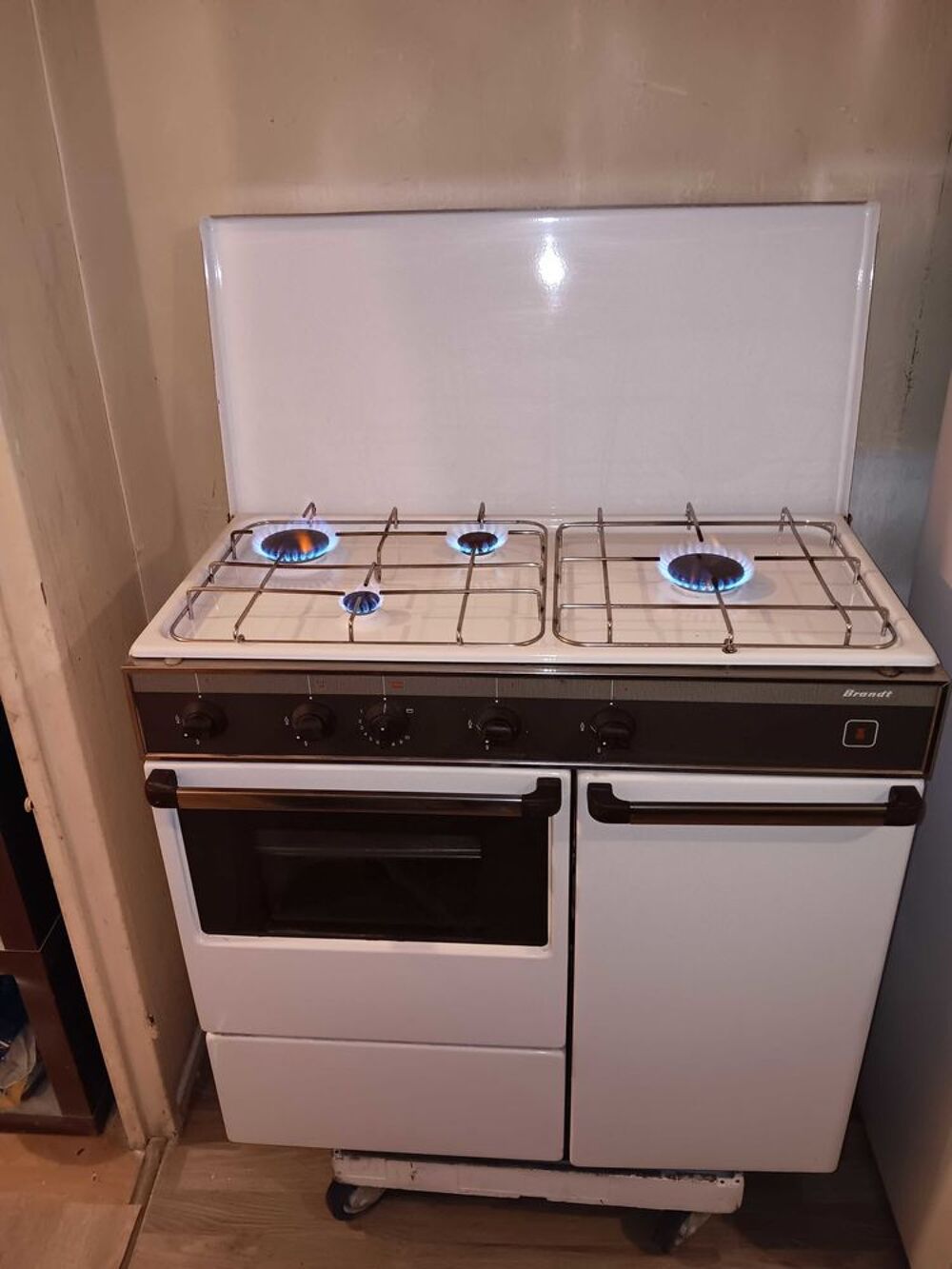 piano Gaziniere Brandt Equip&eacute;es Tout Gaz Bouteille Four Multif Catalyse Grilloir Haut/Bas Gaz +Bouteille pleine +D&eacute;tendeur +Tuyaux Tbeg Electroménager