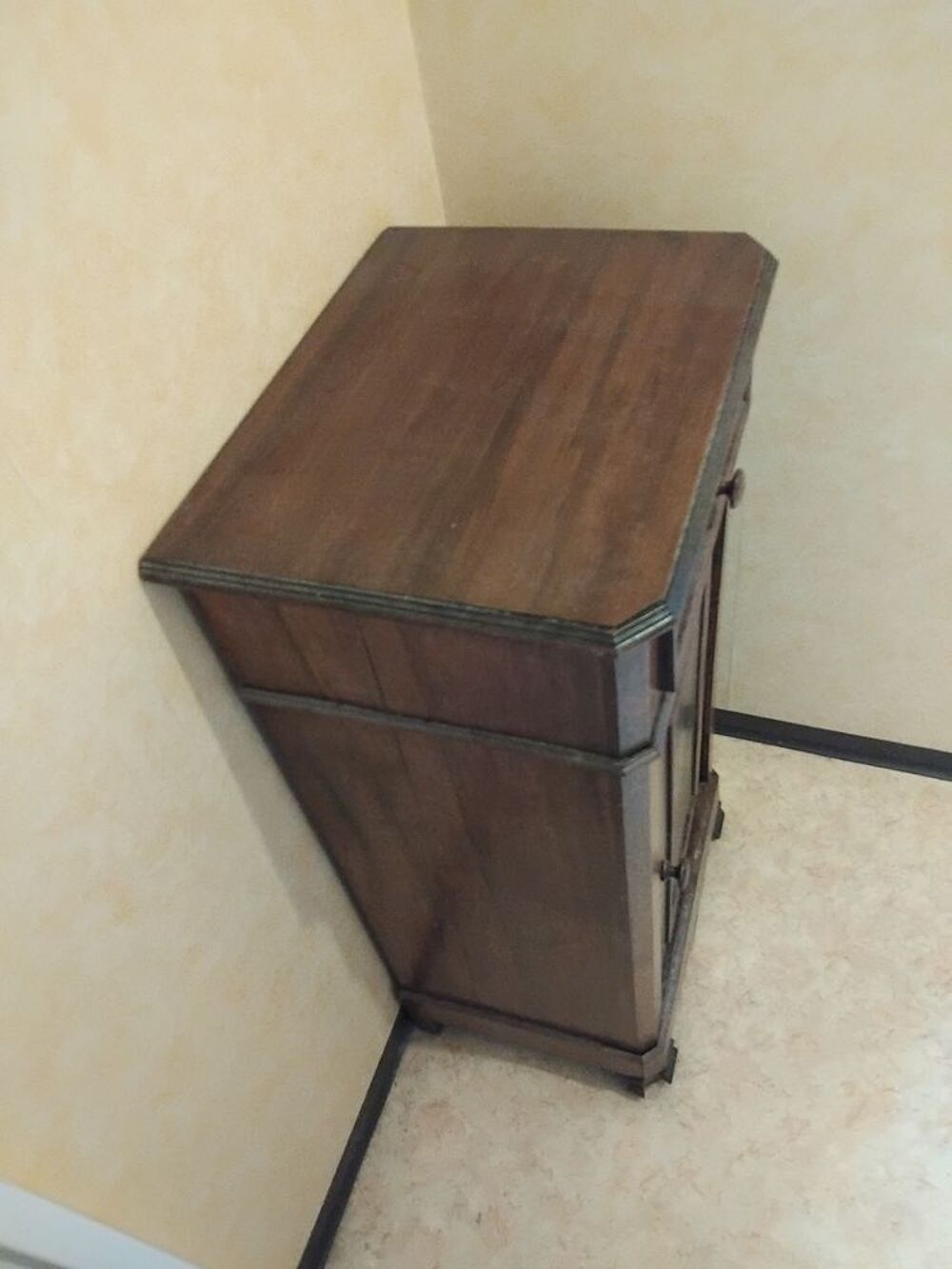 Petite table de nuit Meubles
