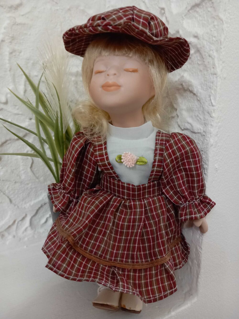 poup&eacute;e en porcelaine de collection 