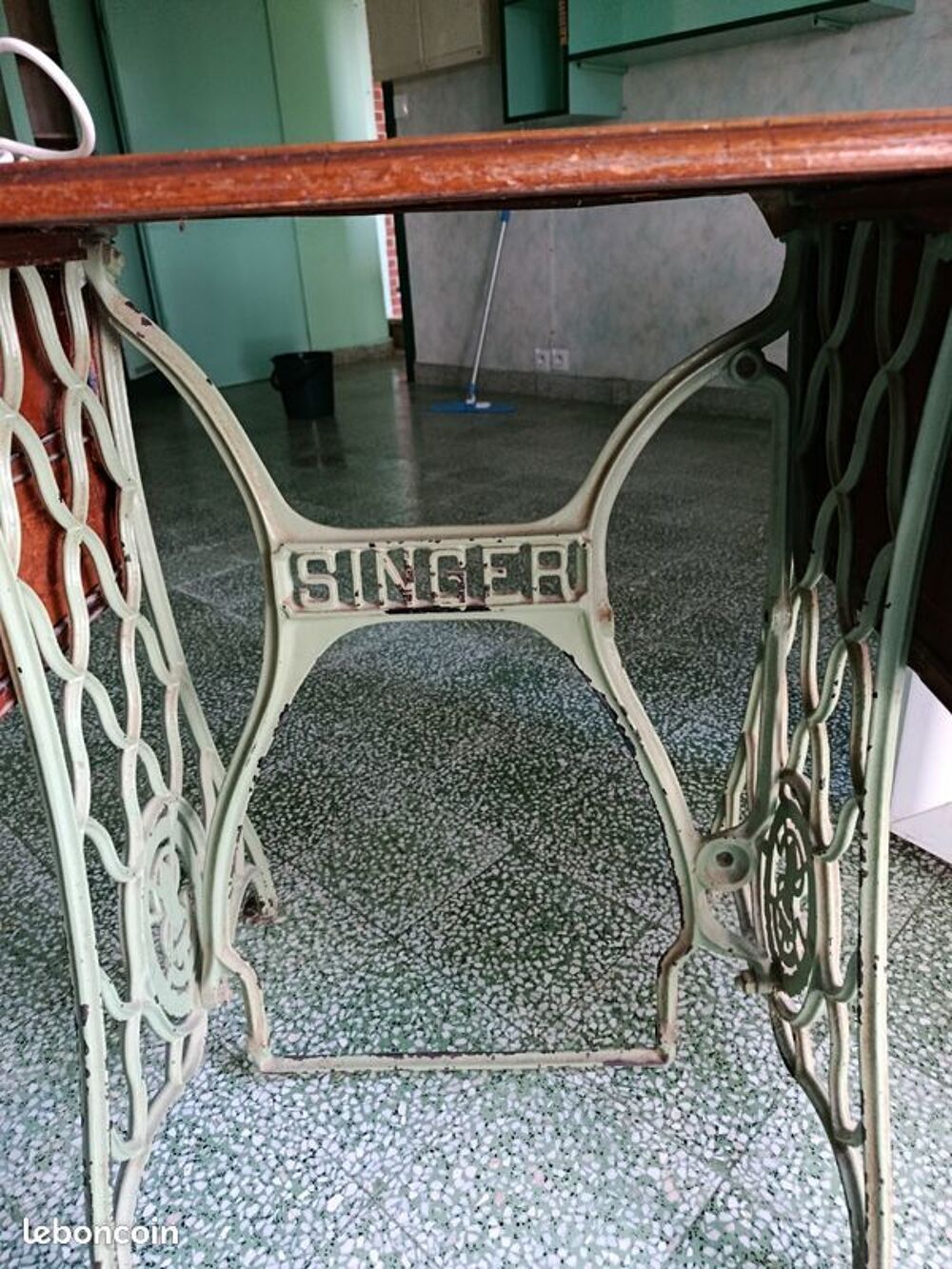 Meuble de couture Singer 