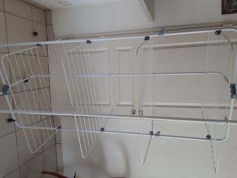 étendoir pour linge
30 Lamalou-les-Bains (34)