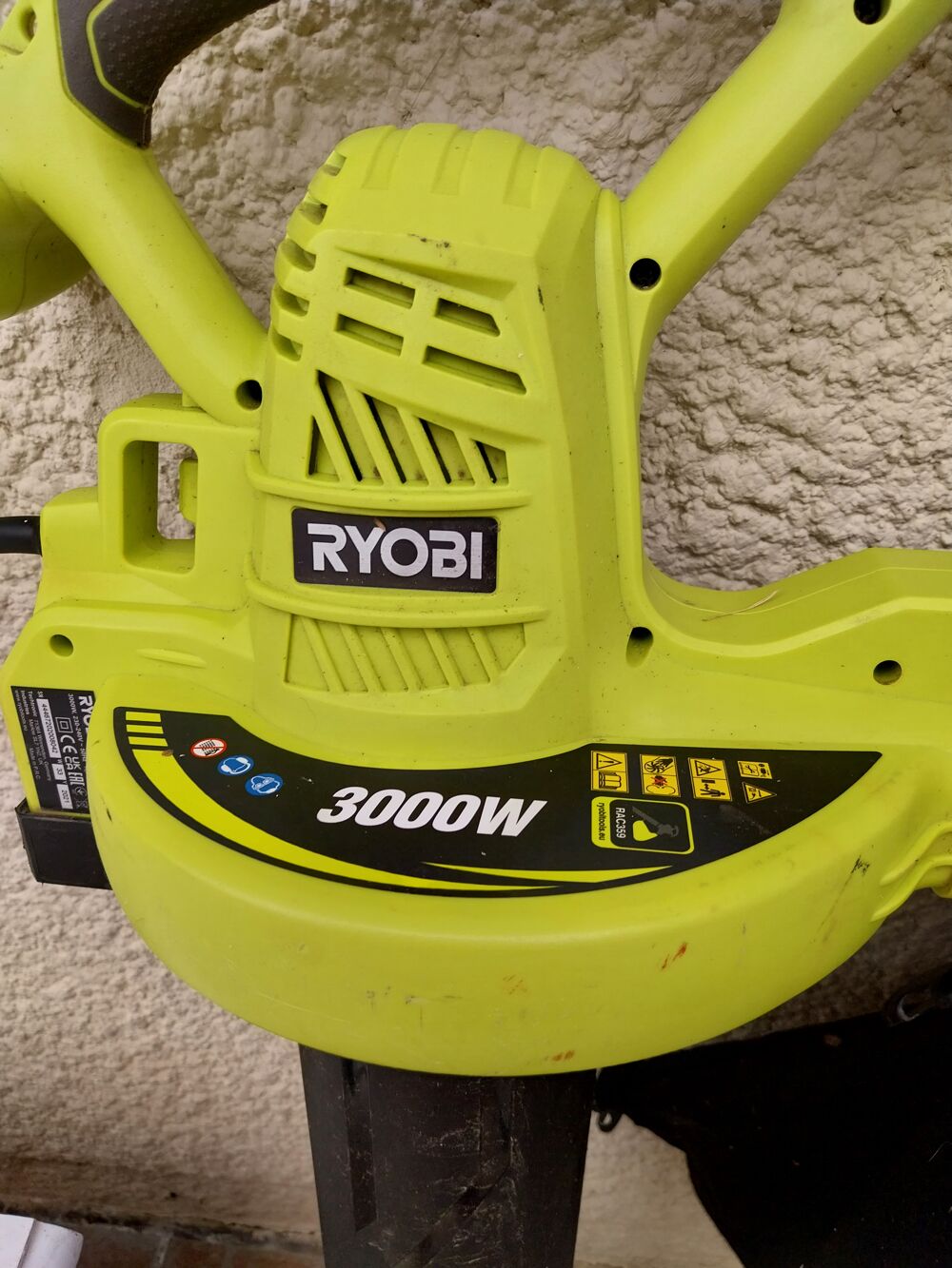 Aspirateur souffleur broyeur Jardin