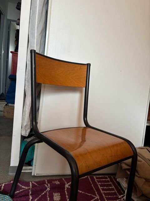 Chaises d'�cole anciennes en bois 75 Lunel (34)