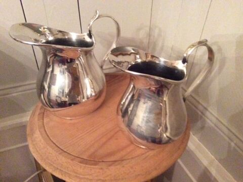 Paire de pots/d�versoirs en m�tal argent� 0 Ray-sur-Sa�ne (70)