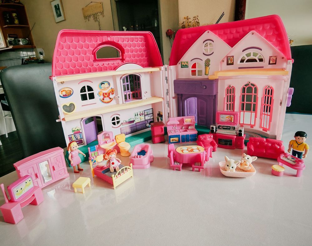 MAISON DE POUPEES et DIVERS Jeux / jouets