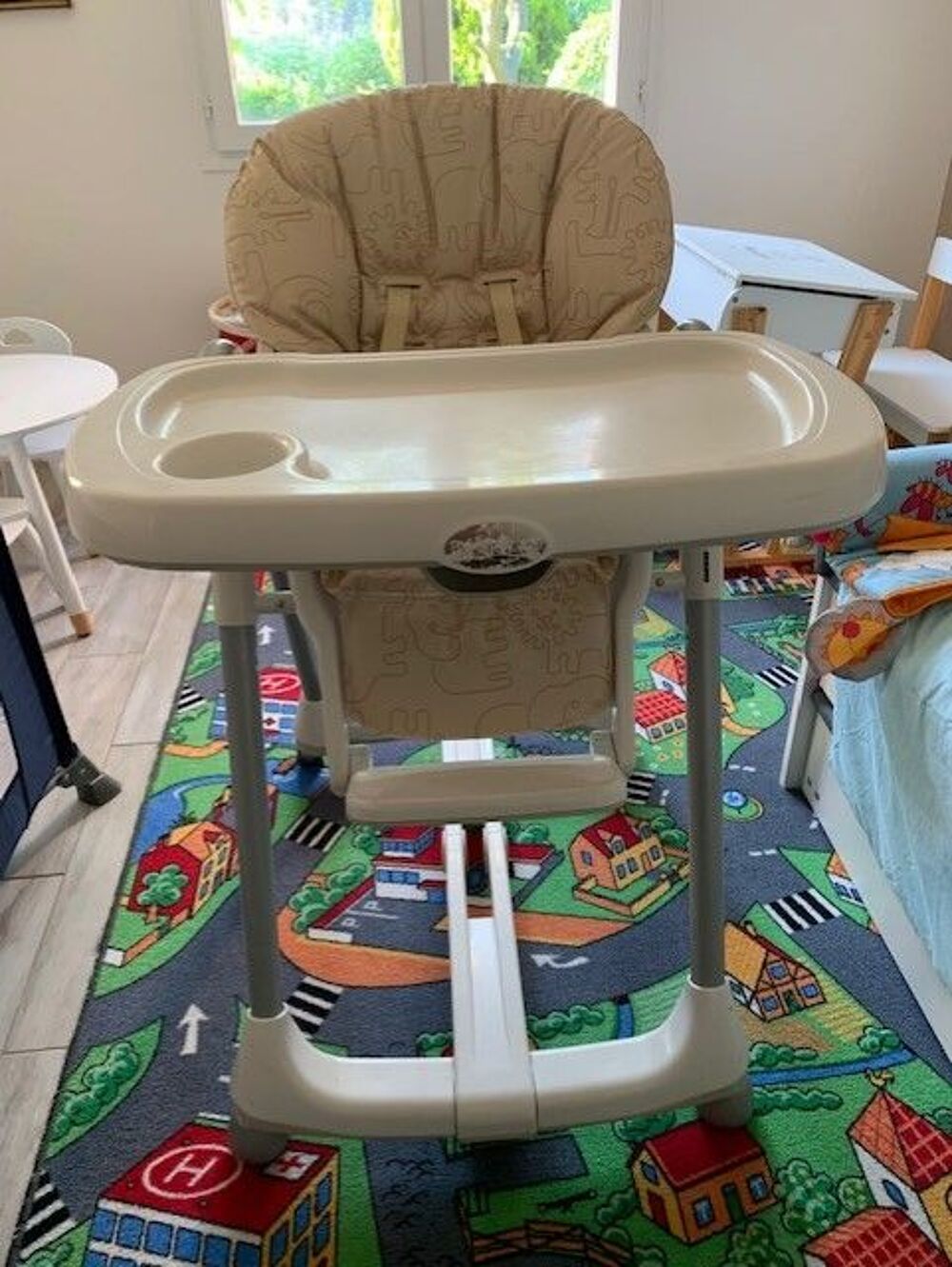 chaise haute b&eacute;b&eacute; Puériculture