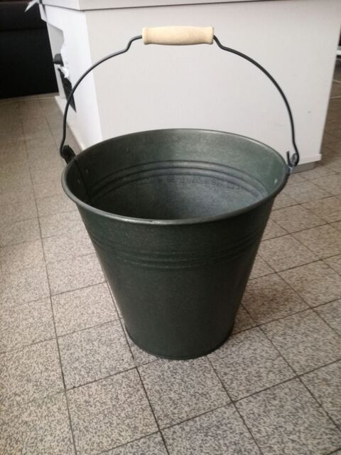 Seau en zinc 25 Barentin (76)