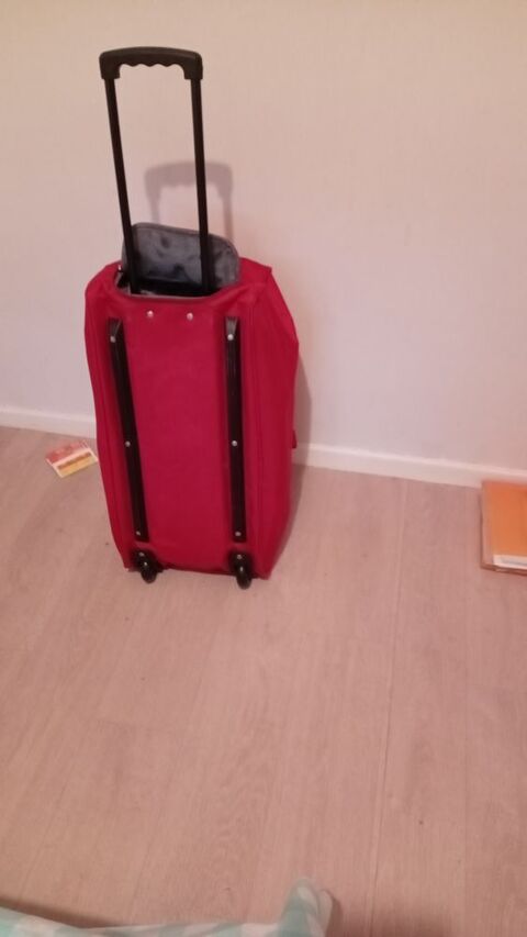 Sac de Voyage capacit 15kg avec Roulettes 15 Commentry (03)