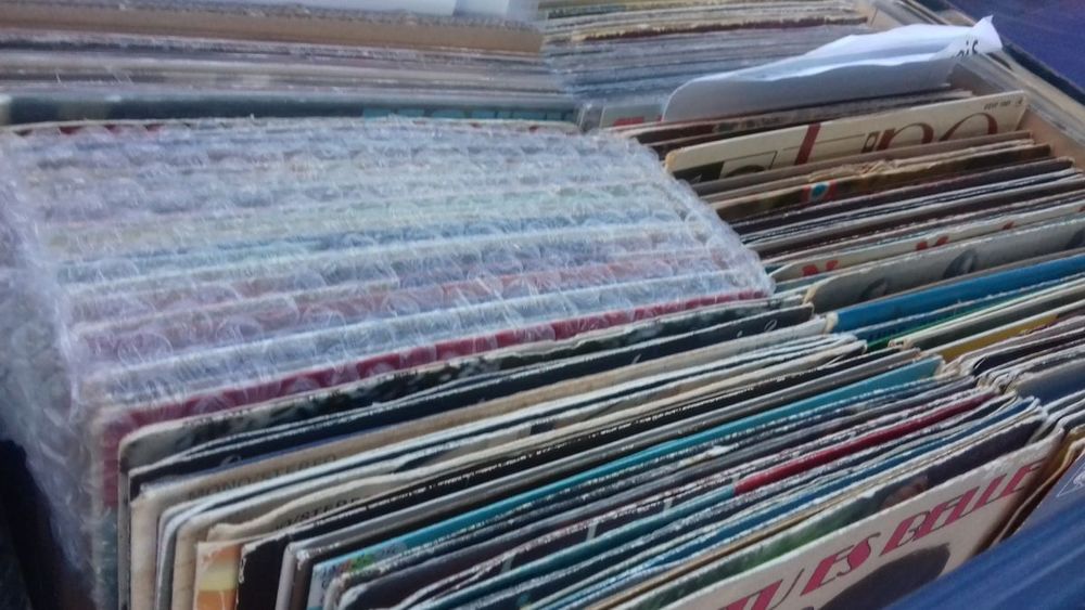 800 disques 45 tours vinyle possible au d&eacute;tail CD et vinyles