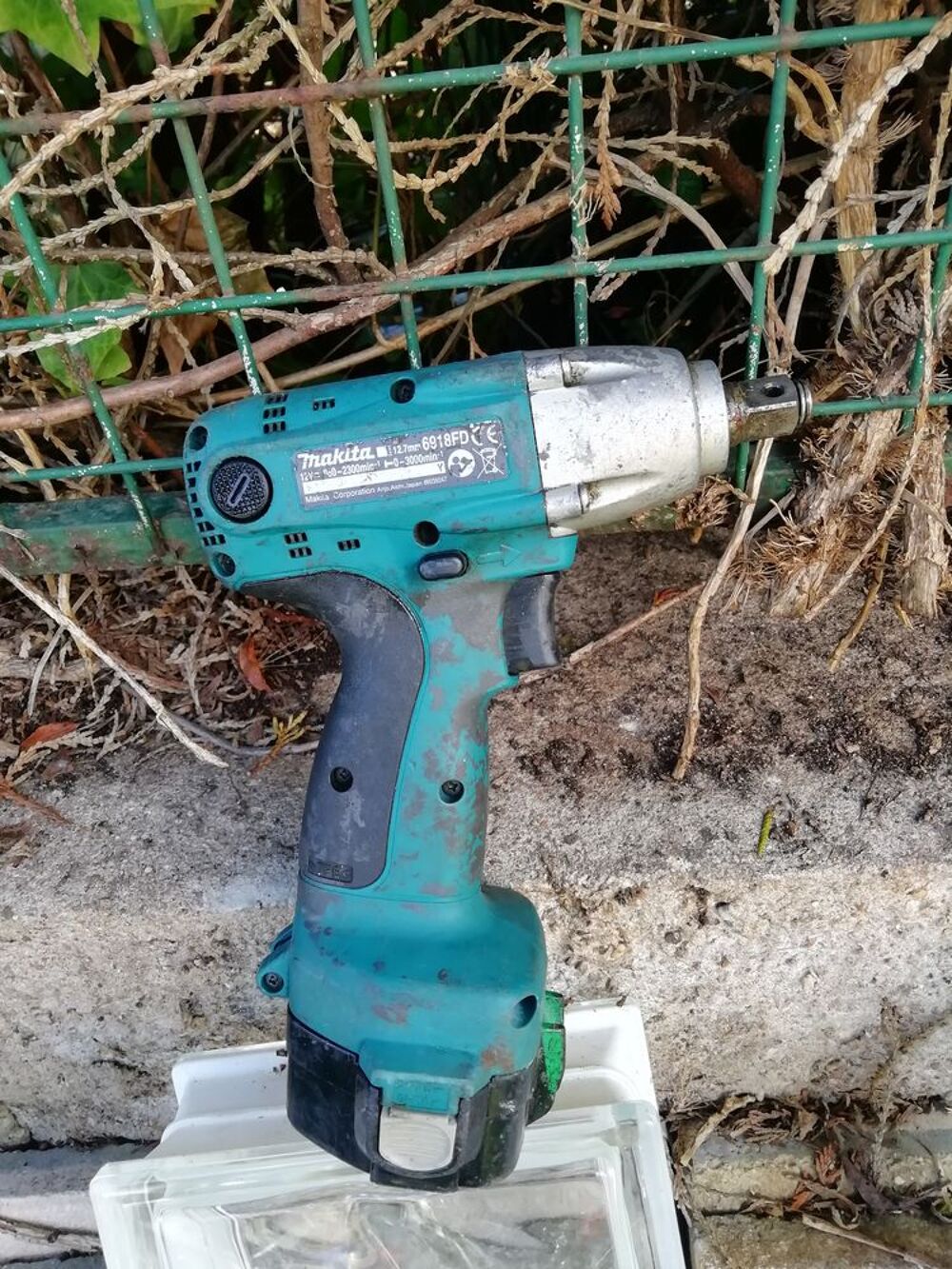 boulonneus a batterie avec sons chargeurtres bon etat de mar Bricolage