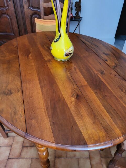 tres belle table en noyer ovale plateau refait par �b�niste 0 Toulon (83)