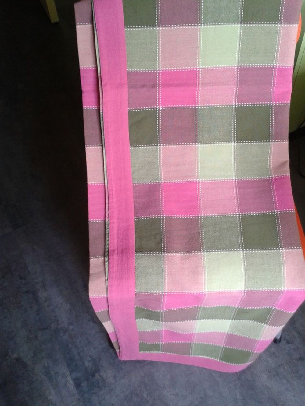 Nappe &agrave; carreaux neuve en coton Cuisine