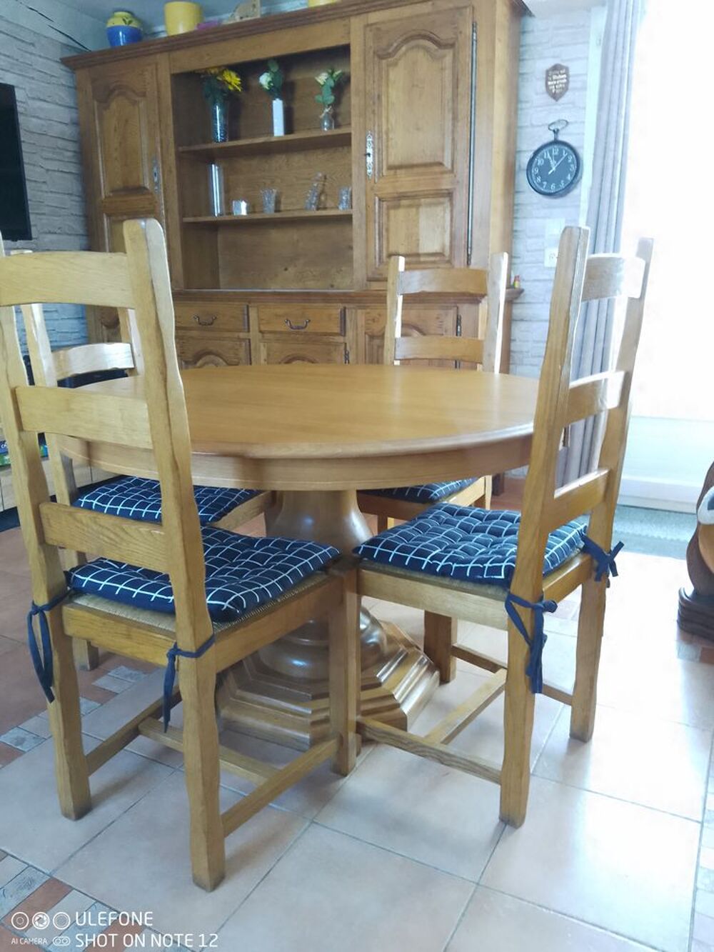 Salle &agrave; Manger Cha&icirc;ne clair Massif Buffet + Table Meubles