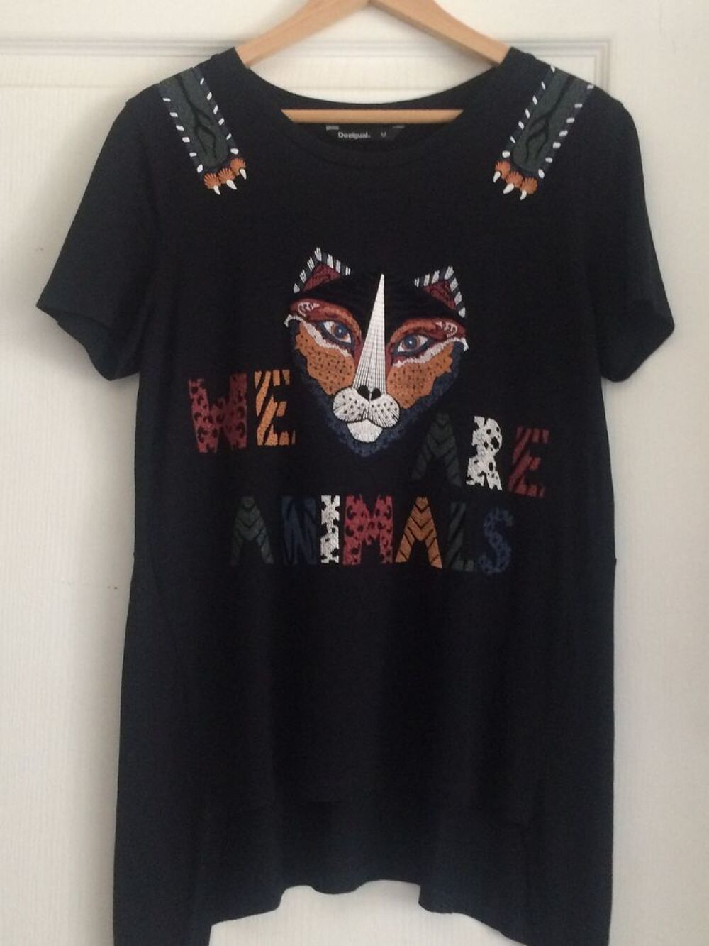 T-shirt Desigual taille 38
Vtements