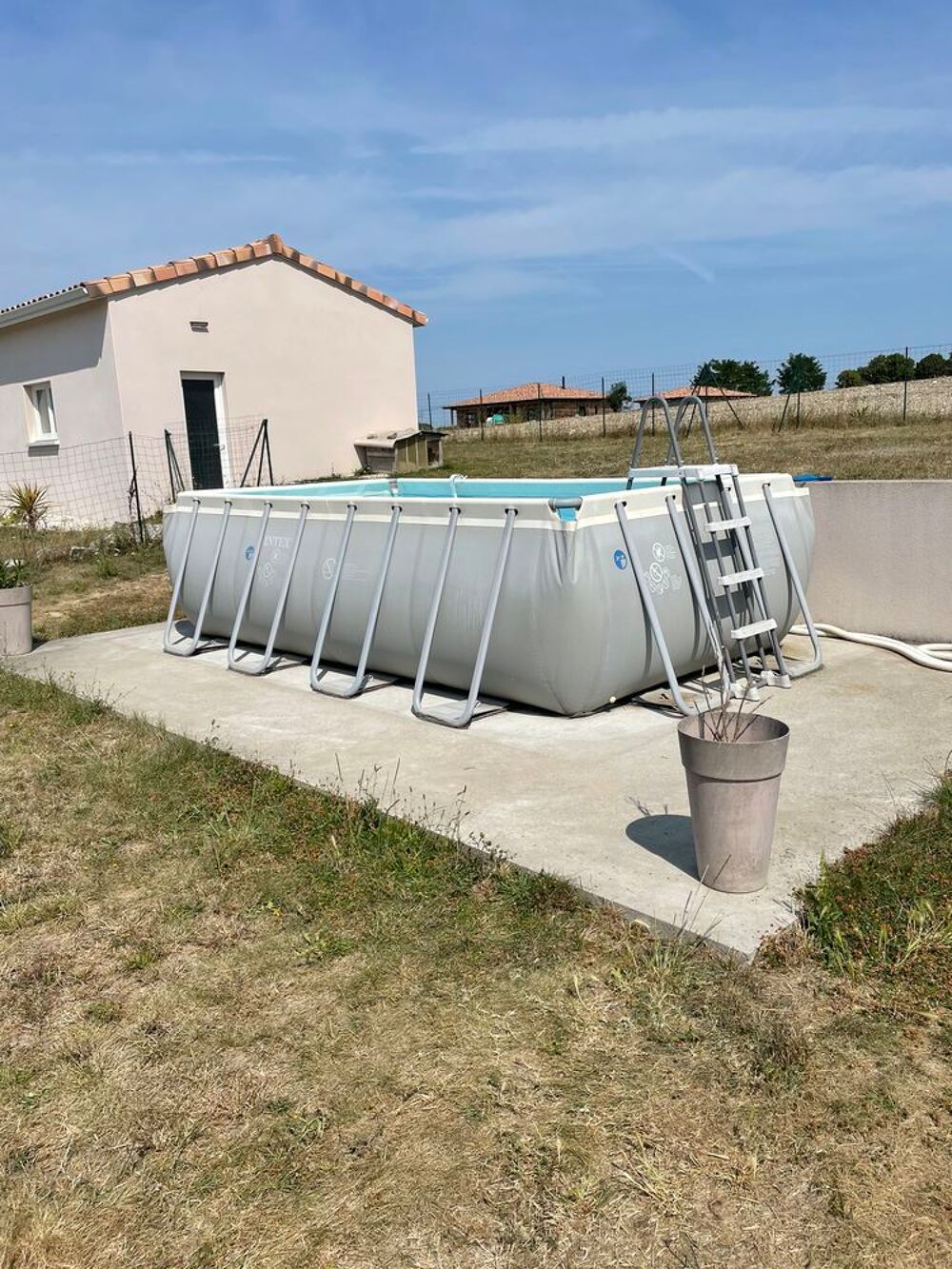 piscine intex tubulaire. Jardin