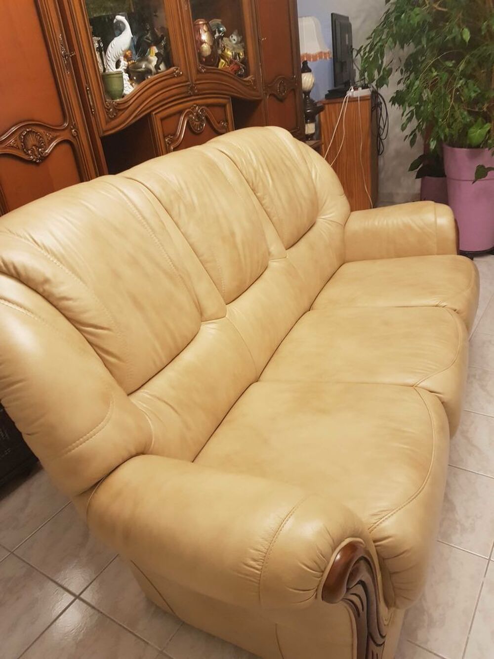 vent canap&eacute; cuir beige tr&egrave;s bon &eacute;tat Meubles