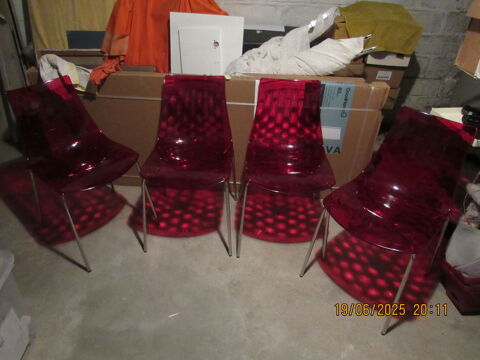 Quatre chaises en plexiglass rouge 80 Orl�ans (45)