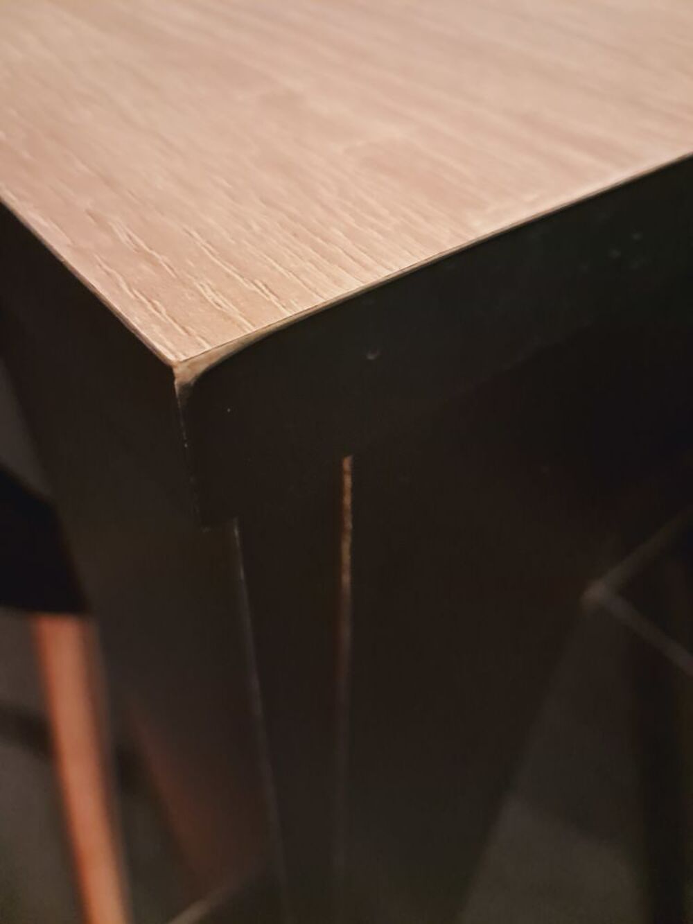 Table de s&eacute;jour+4 chaises 
&Agrave; venir r&eacute;cup&eacute;rer Meubles
