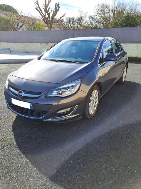 Opel Astra 1.7 CDTI 110 ch FAP Black & White 2012 occasion Niort 79000