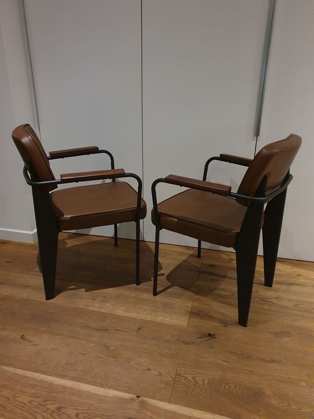 Fauteuils de bureau Jean Prouv&eacute; Meubles