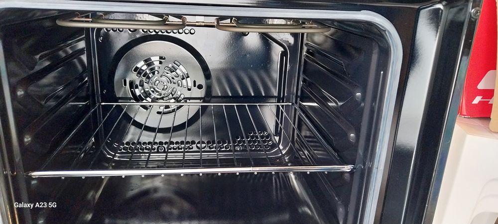 cuisini&egrave;re vitroc&eacute;ramique neuf Electroménager