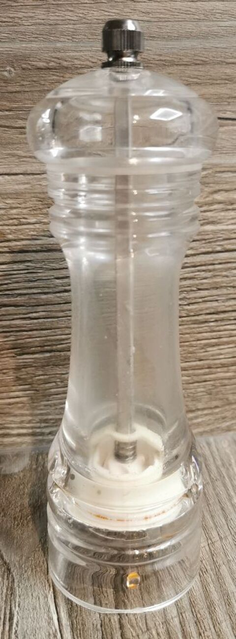 Salière/poivrière transparente en TBE 5 Châtenay-Malabry (92)