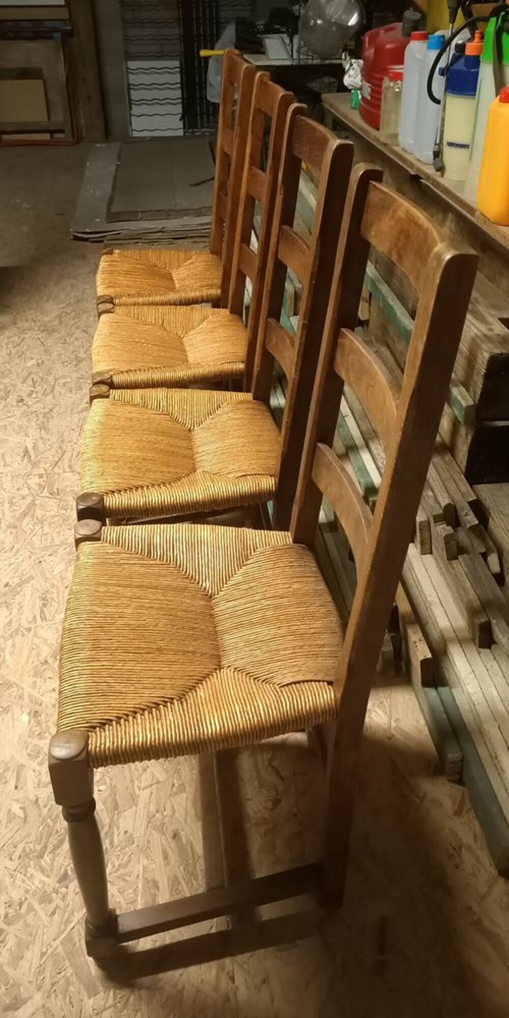 Lot 4 chaises paill&eacute;es dossier haut en TBE Meubles