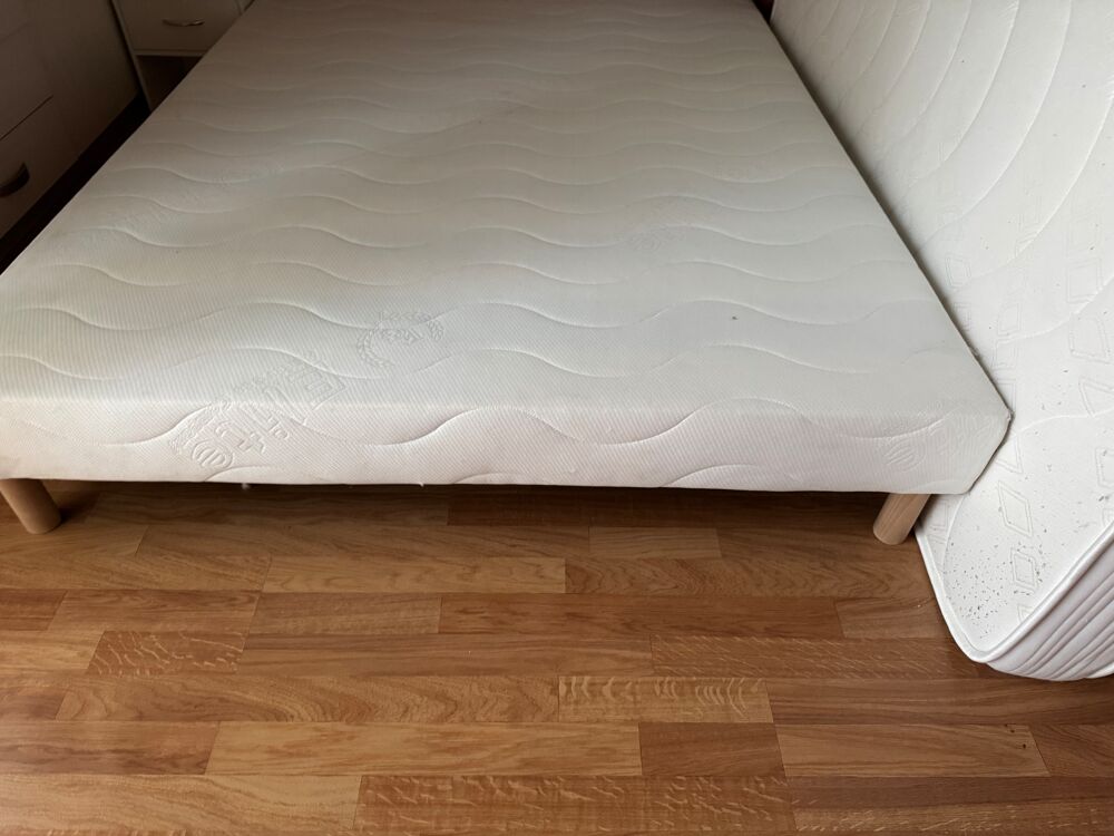 Sommier 140 par 190 
Meubles