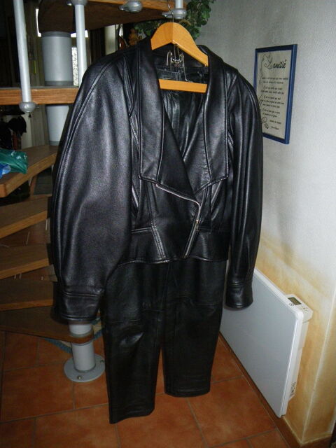 Blouson et Pantalon Sport Cuir Noir très fin. 105 Savigny-en-Véron (37)