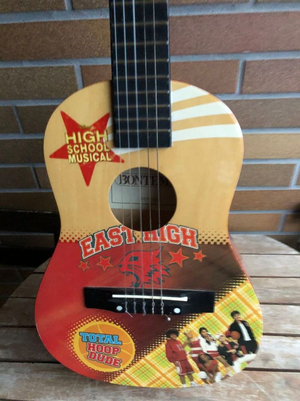 Guitarre en bon &eacute;tat Instruments de musique