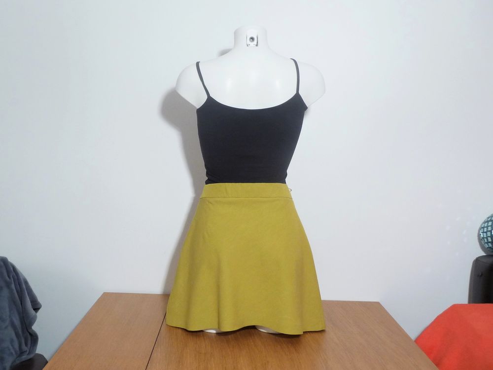 Jupe Courte Evas&eacute;e Vert Clair- Taille L- Zara Vêtements