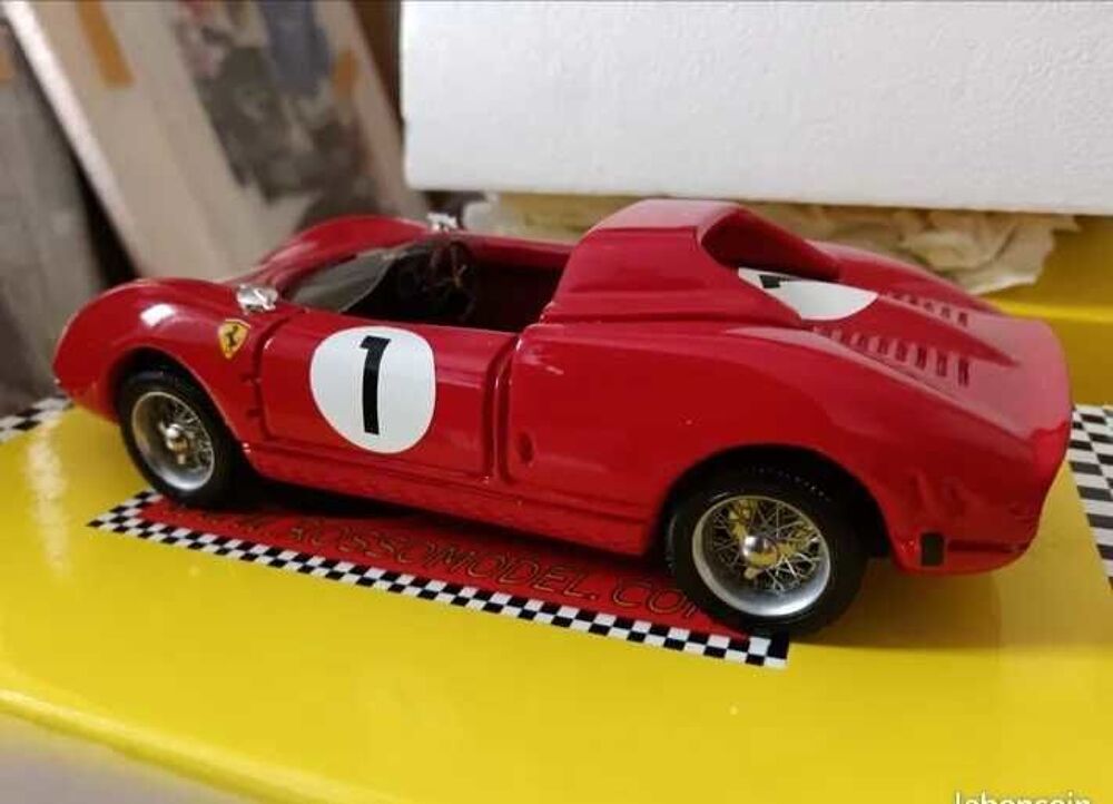Ferrari 330 P2 Rosso Model 1/18 
