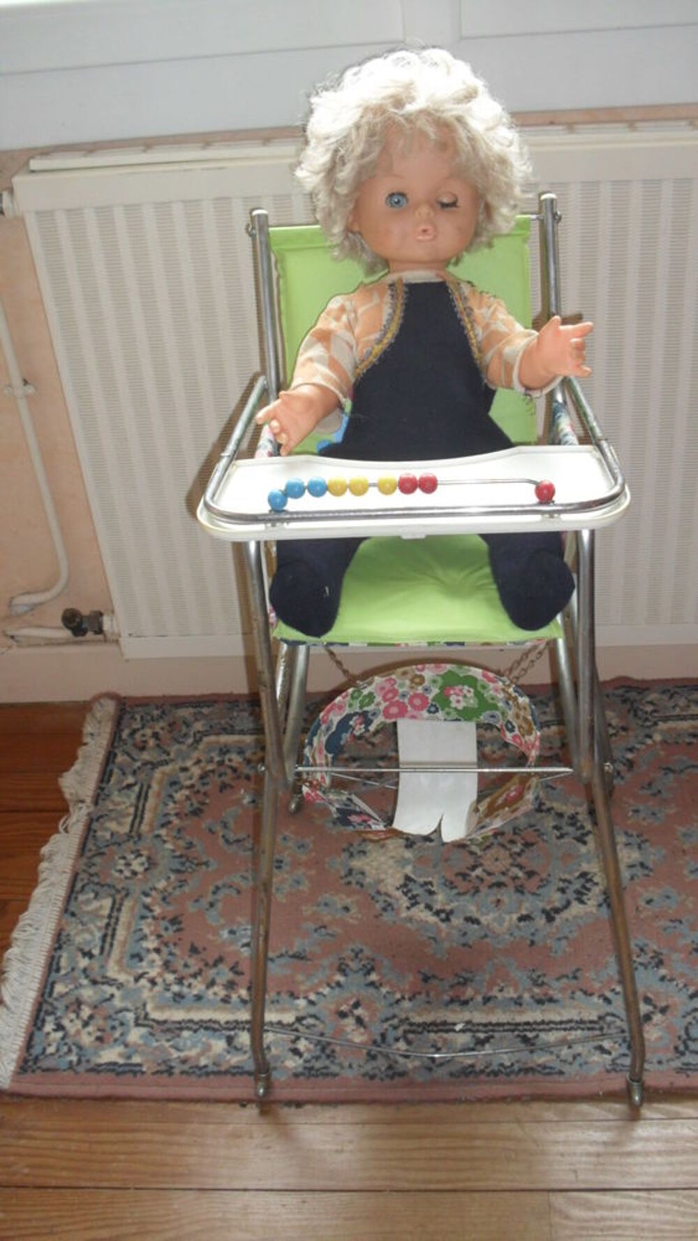 2 poup&eacute;es avec petite chaise Jeux / jouets
