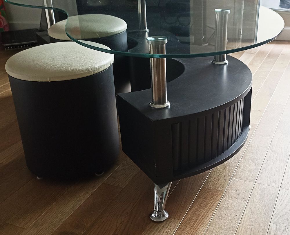 TABLE BASSE DE SALON EN VERRE. Meubles