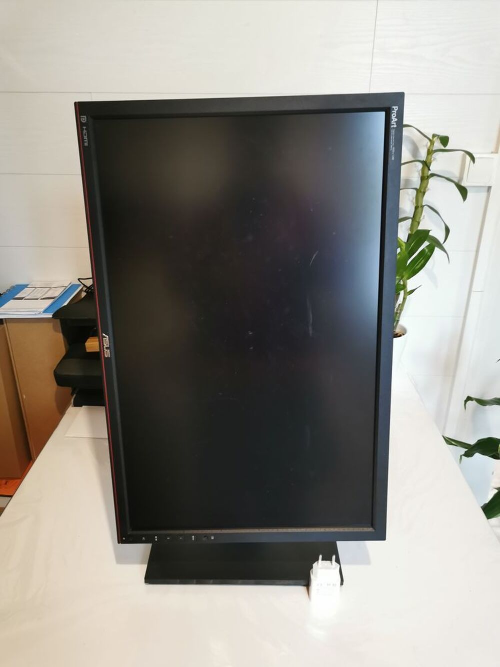 Asus ProArt PA248Q. Meubles