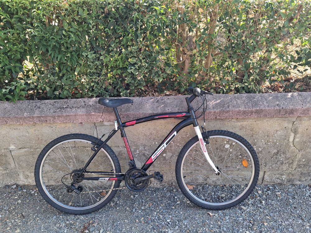 VTT 26 pouces v&eacute;lo adulte avec cadre robuste. Vélos