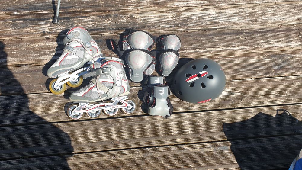 mes rollers en taille 40 avec tout les protections Sports