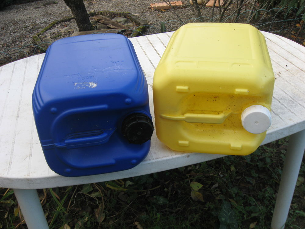 5 bidons plastiques Bricolage