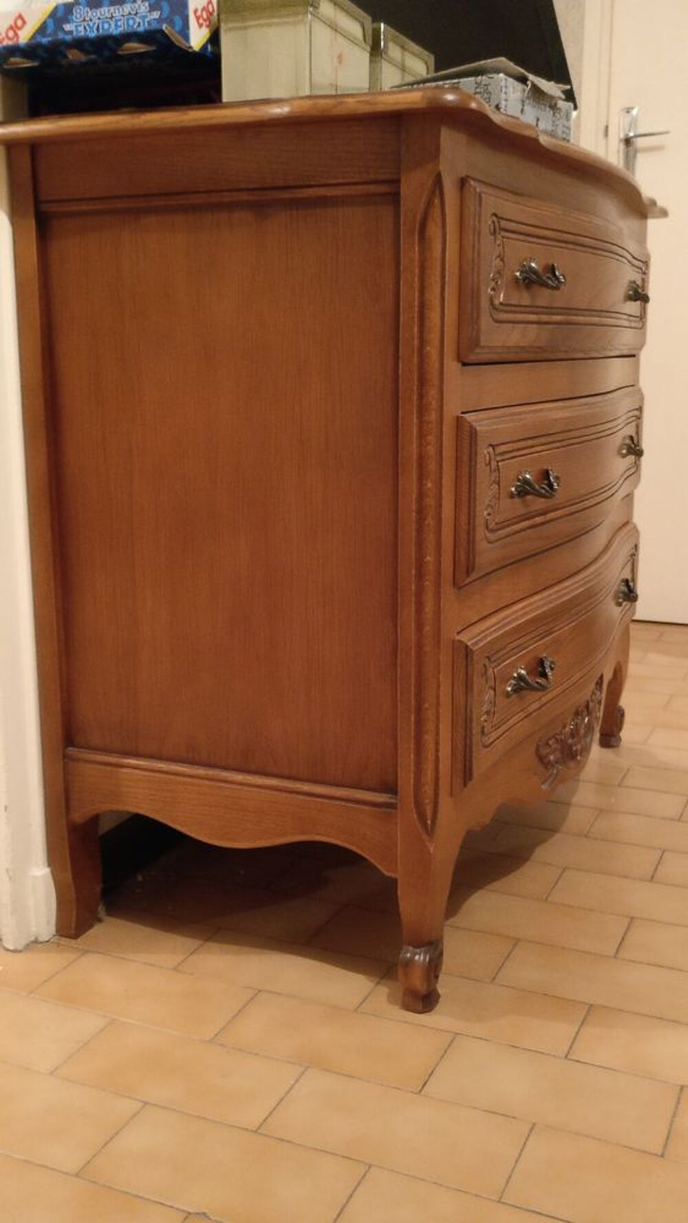 Commode 3 tiroirs et chevet ch&ecirc;ne massif finition &eacute;b&eacute;niste. Meubles