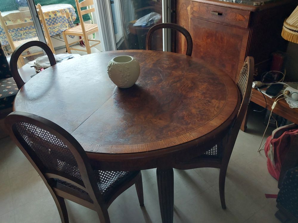 Table de salle &agrave; manger en Marqueterie avec 4. Chaises Meubles