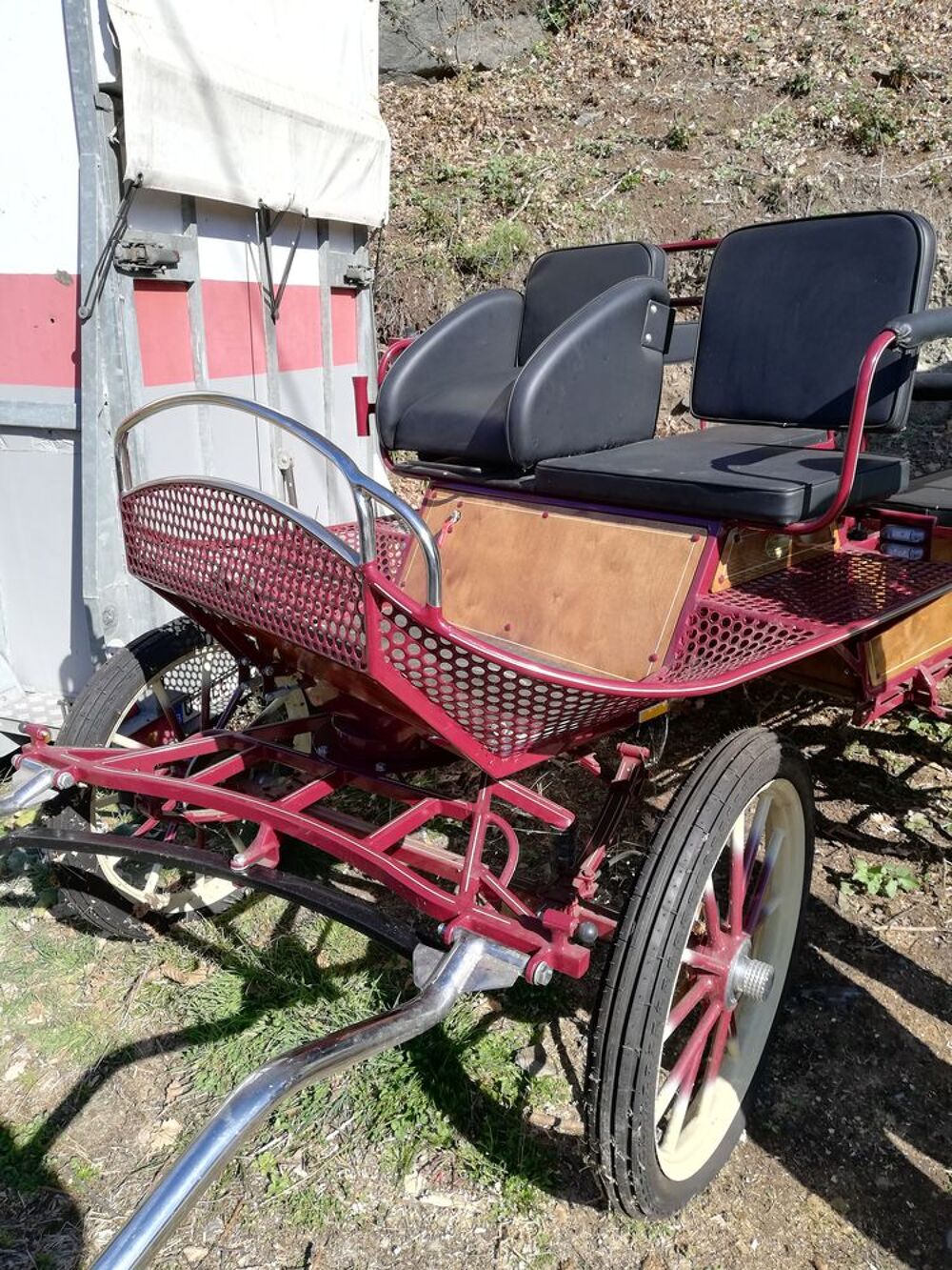 Voiture hippomobile avec rampe d'acc&egrave;s aluminium 