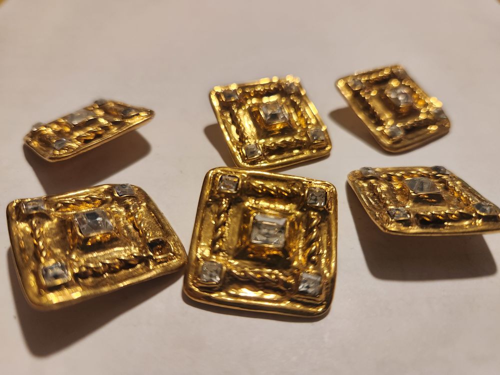 Lot de 6 Boutons carr&eacute; dor&eacute; strass crystal Bijoux et montres