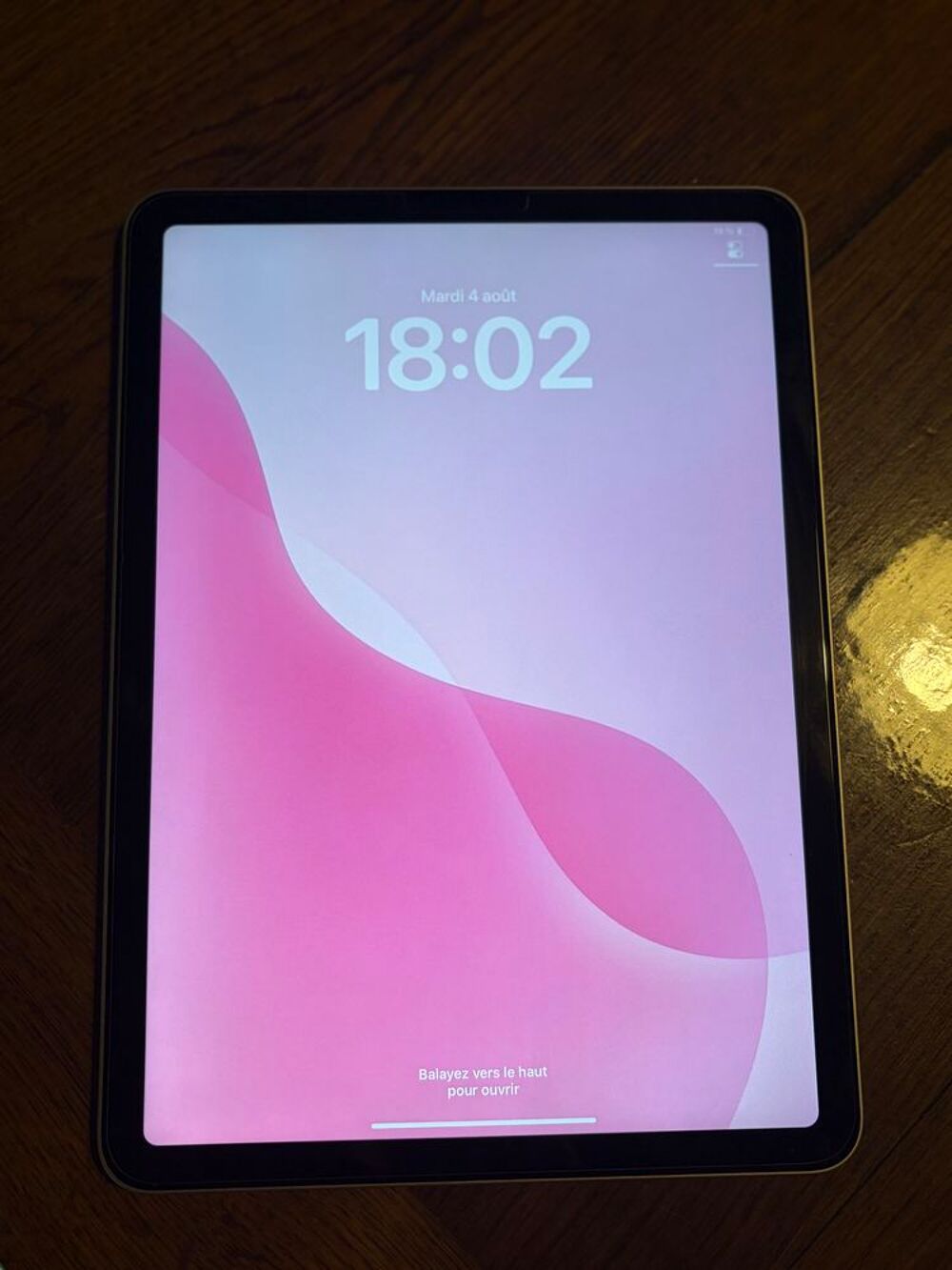 Apple iPad Air 5? g&eacute;n&eacute;ration ? Neuf avec stylet + recharge + Téléphones et tablettes