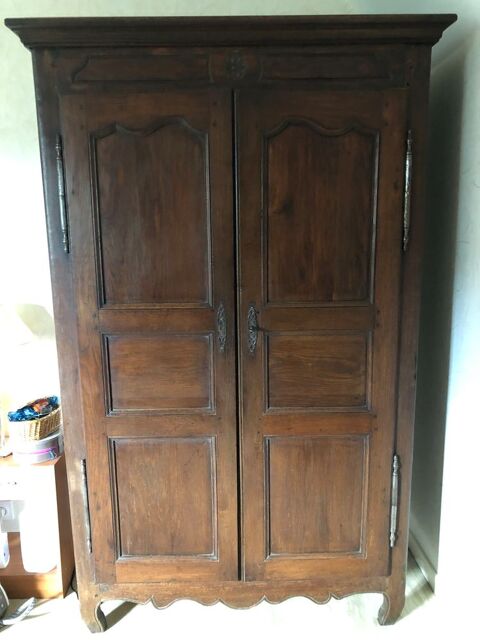 Belle armoire milieu 18me sicle 0 Coye-la-Fort (60)