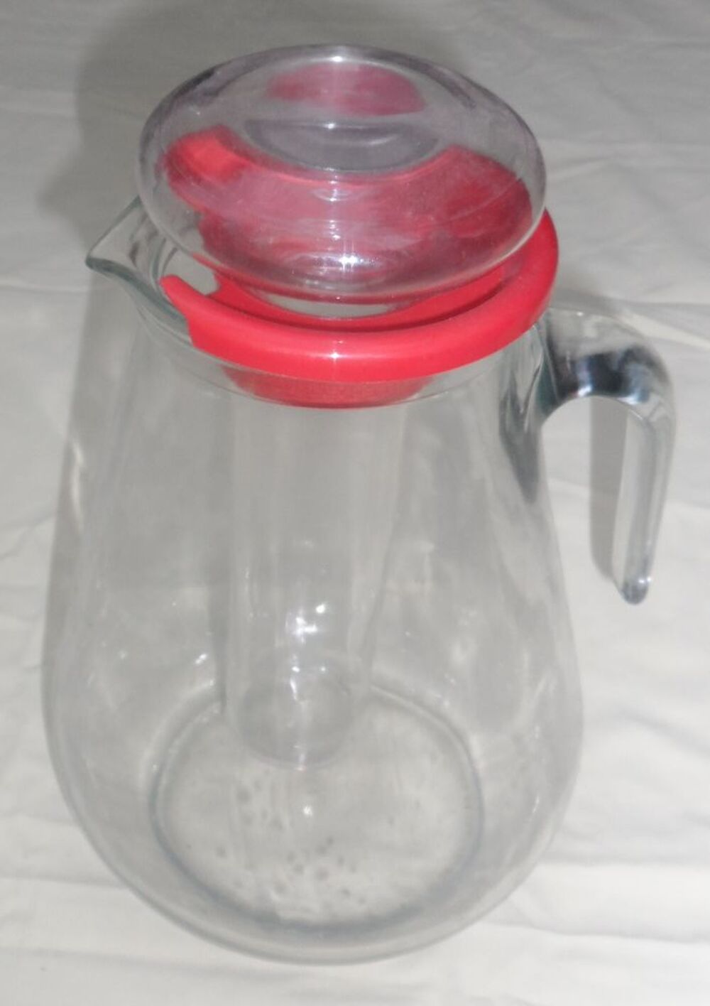 Carafe avec r&eacute;serve &agrave; gla&ccedil;ons et bouchon &agrave; vis
3 litres env. Cuisine
