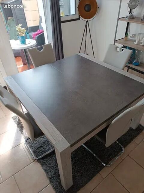 Table carrée avec 4 chaises 200 Aureilhan (40)