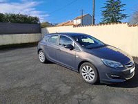 Astra 1.7 CDTI 110 ch FAP Black & White 2012 occasion 79000 Niort