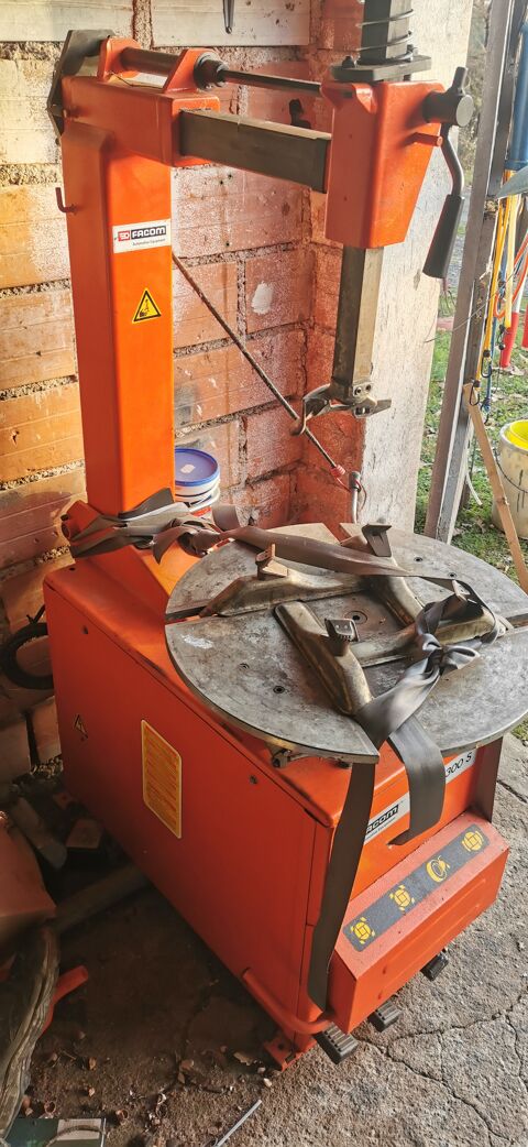 Machine d�monte pneus 700 Montauban (82)