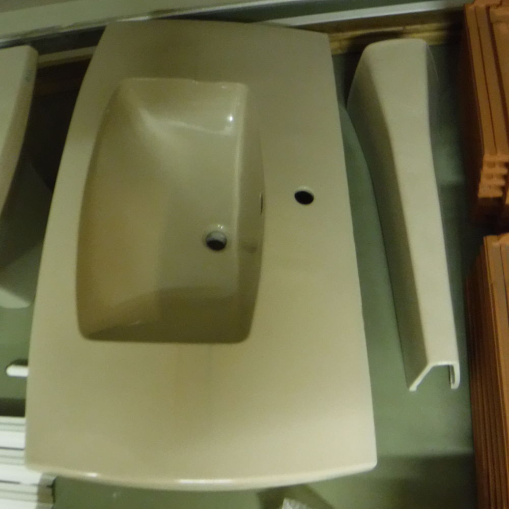 Evier salle de bain sur colonne. Décoration