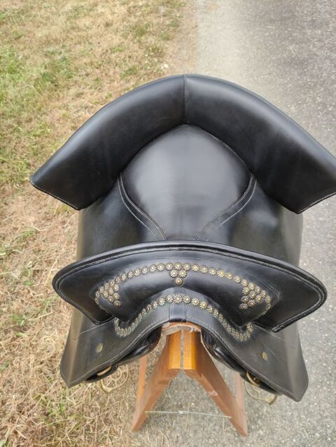 selle portugaise cre par GIRAUD (sellier professionnel) 1400 Le Bourgneuf-la-Fort (53)